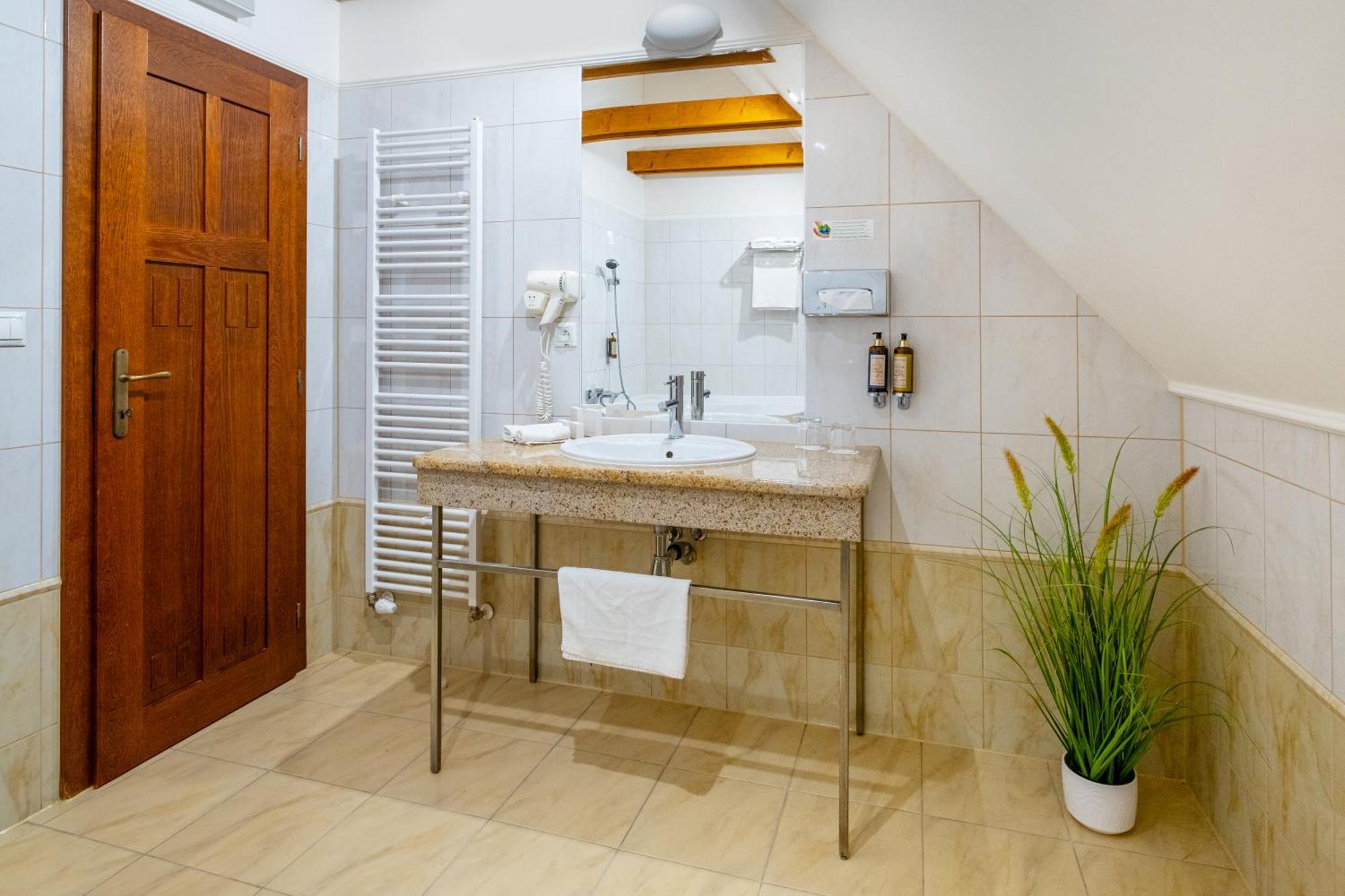 Hotel Golden Eagle Levice Εξωτερικό φωτογραφία
